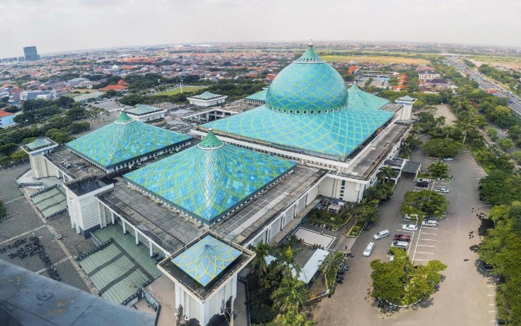 Istana Permata Juanda Hotel Sawotratap Exterior photo