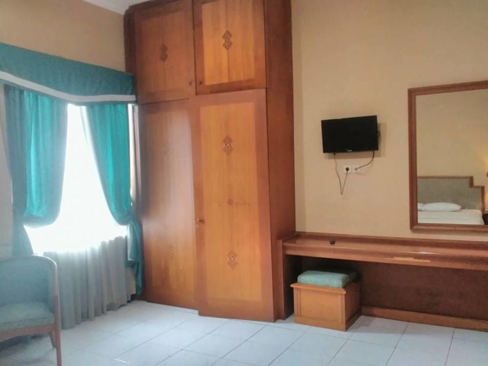 Istana Permata Juanda Hotel Sawotratap Exterior photo