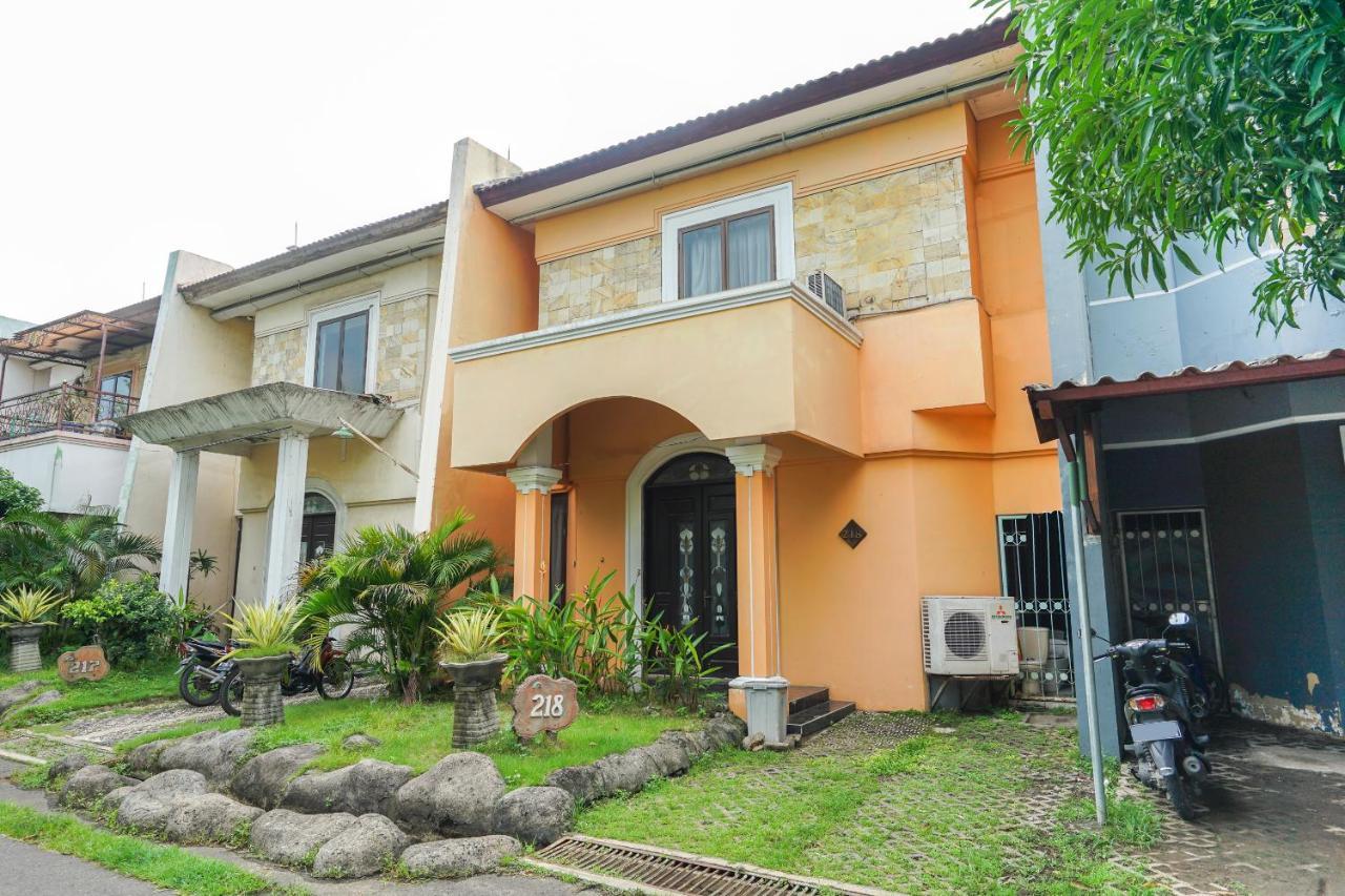 Istana Permata Juanda Hotel Sawotratap Exterior photo