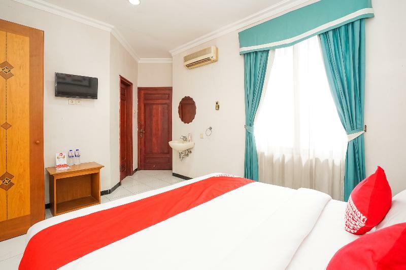 Istana Permata Juanda Hotel Sawotratap Exterior photo