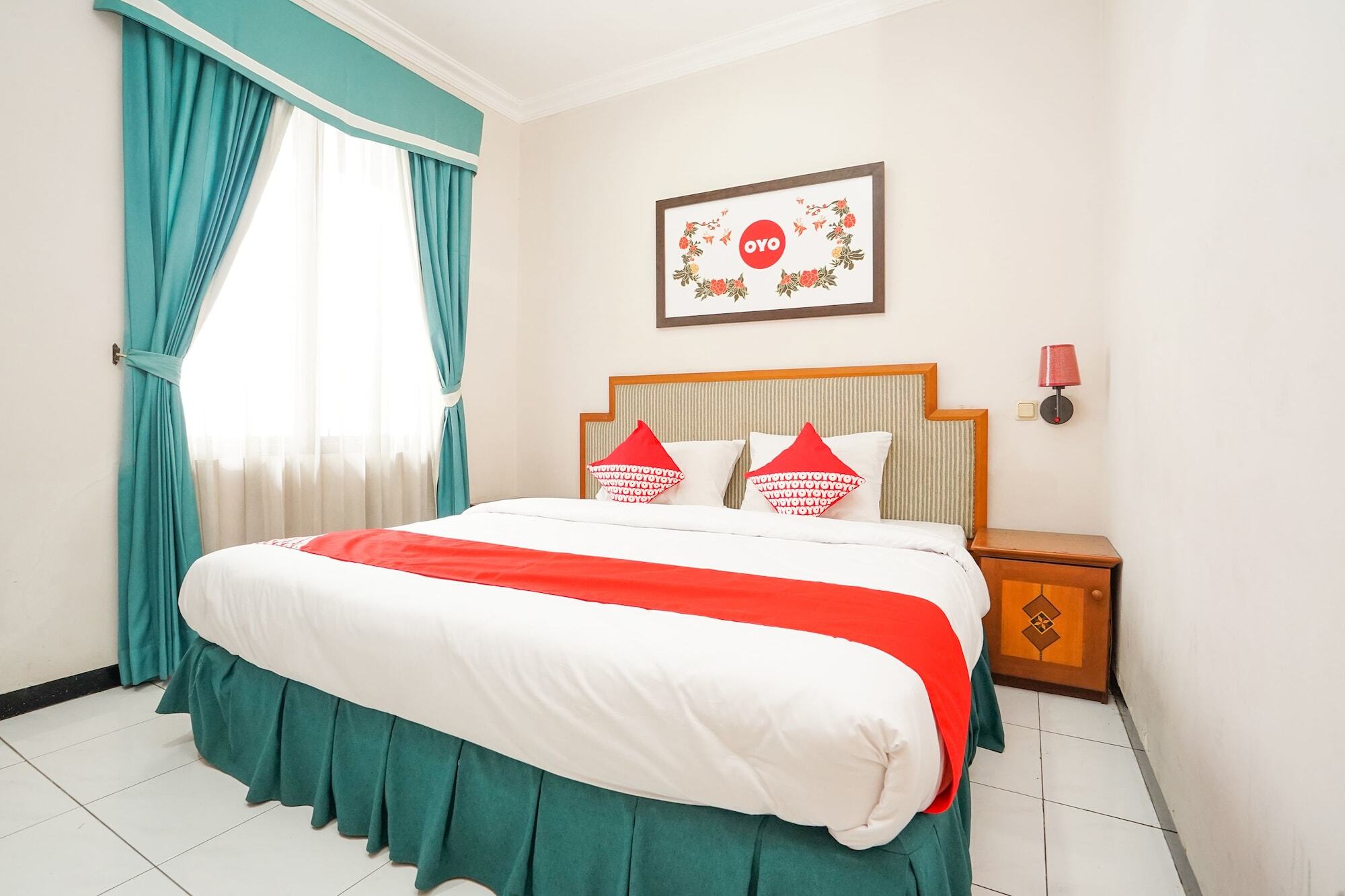 Istana Permata Juanda Hotel Sawotratap Exterior photo